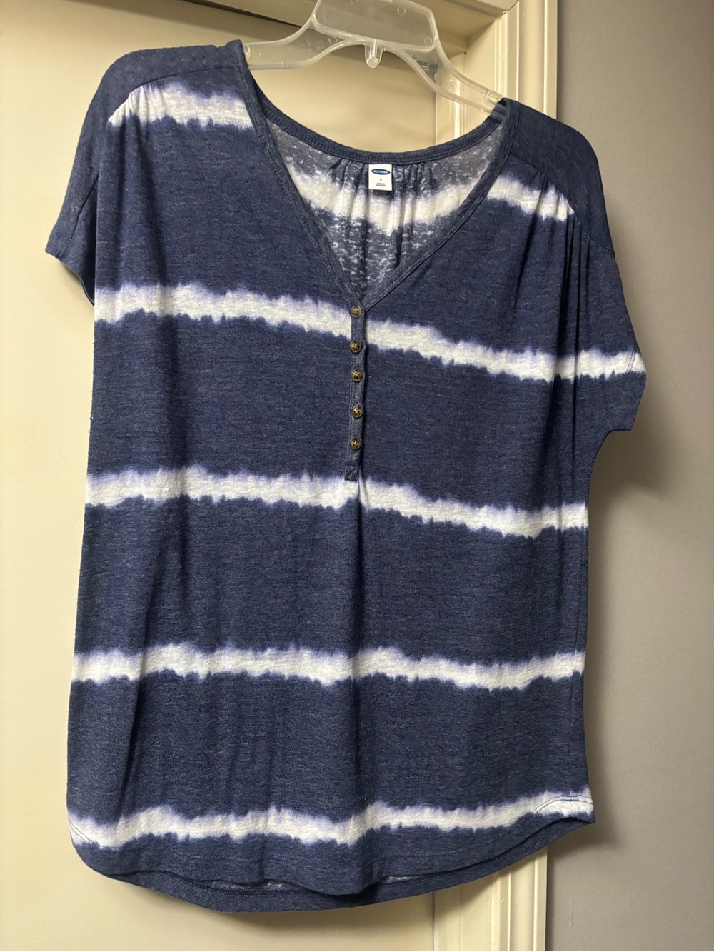 Old navy brand new blue and white t shirt